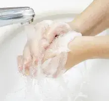 Handen wassen met zeep en water