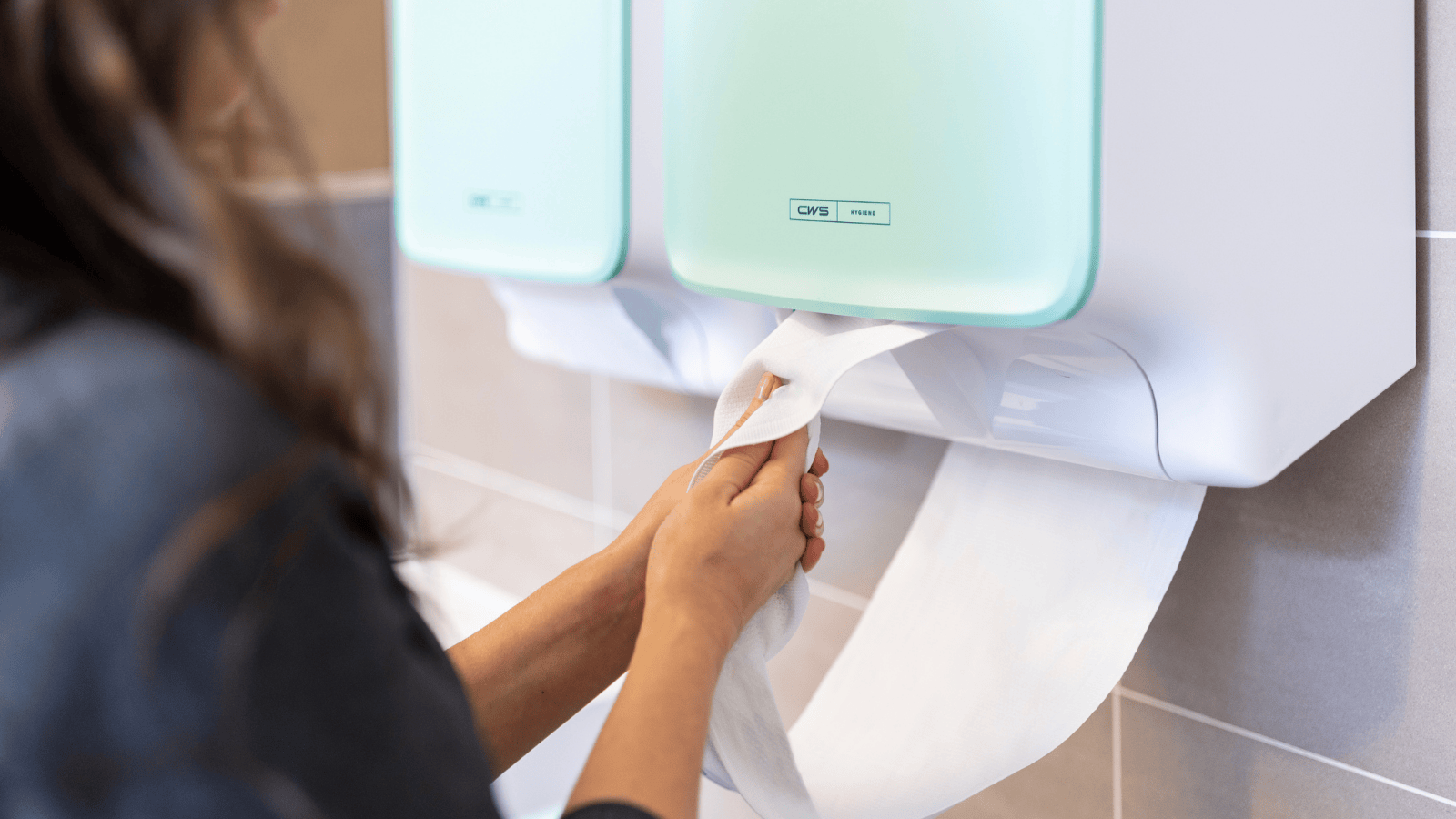 Cotton Towel Dispenser – Hygienic & Sustainable | CWS Hygiene