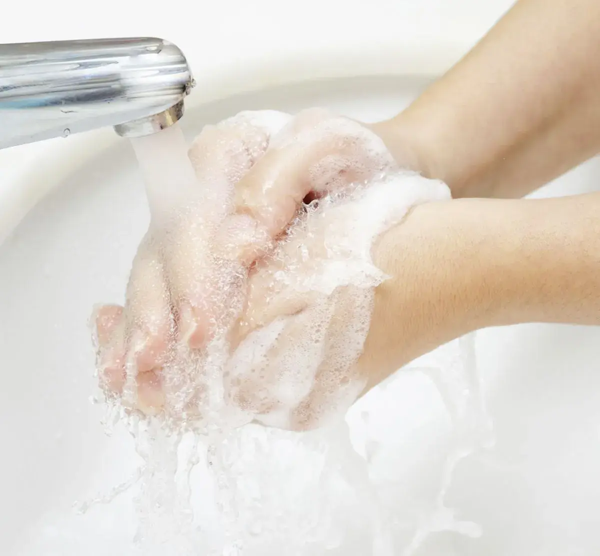 Handen wassen met zeep en water