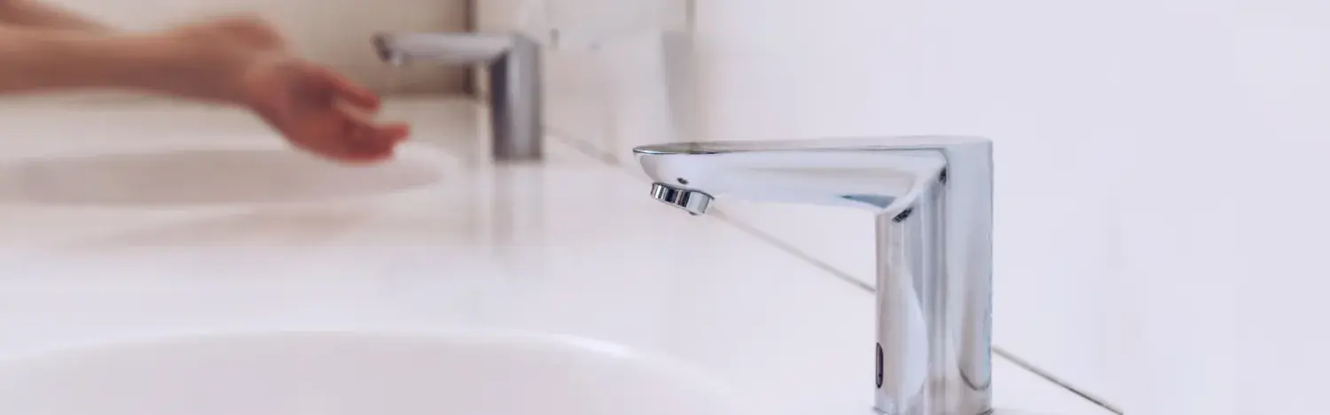 Sensor taps in B2B washroom solutions