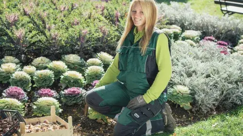 Gärtnerin Patty Damm in ihrer täglichen Arbeitskleidung
