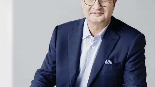 CWS CEO Jürgen Höfling signs Diversity Charta.