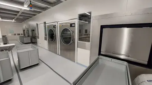 CWS Cleanrooms Burghausen Cleanroom ISO 5 with Washing Machines