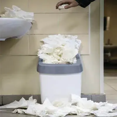 Papierafval in het toilet