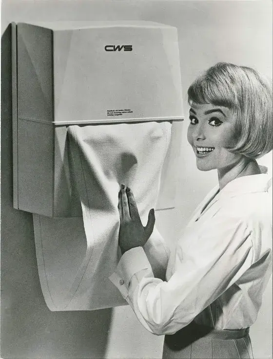 Le premier distributeur d’essuie-mains en tissu de CWS a été lancé sur le marché en 1958