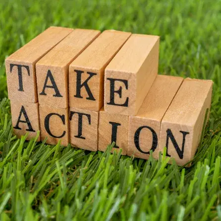 Klossar med budskapet "Take action"