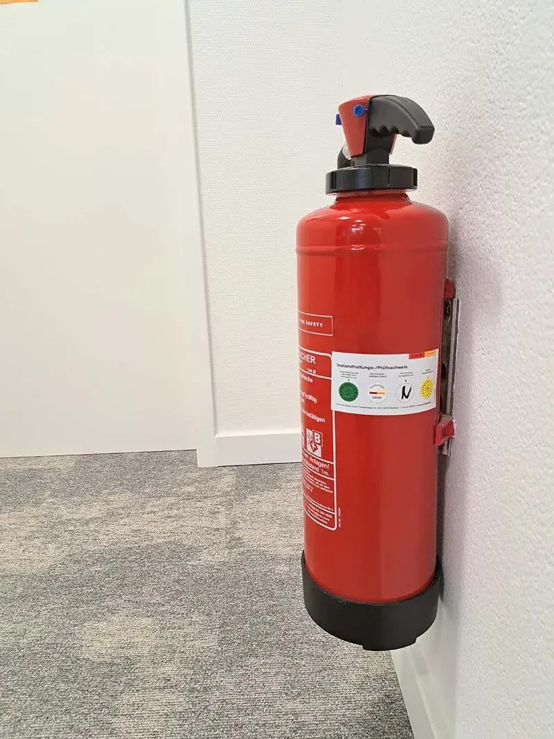 Feuerlöscher mit Prüfplakette-CWS Fire Safety