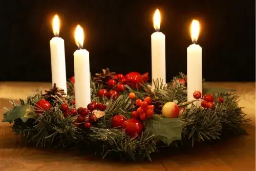 Brandschutz Weihnachtszeit - Brandschutz an Weihnachten-Adventskranz-S-c
