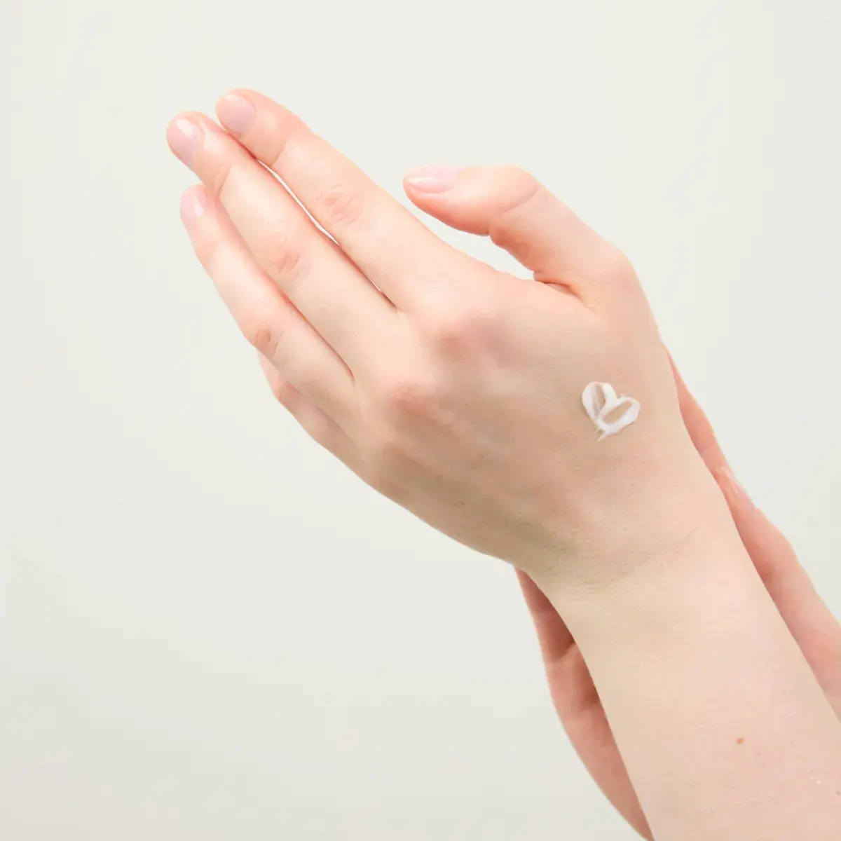 Avoid skin allergies with hand care and hand lotion
