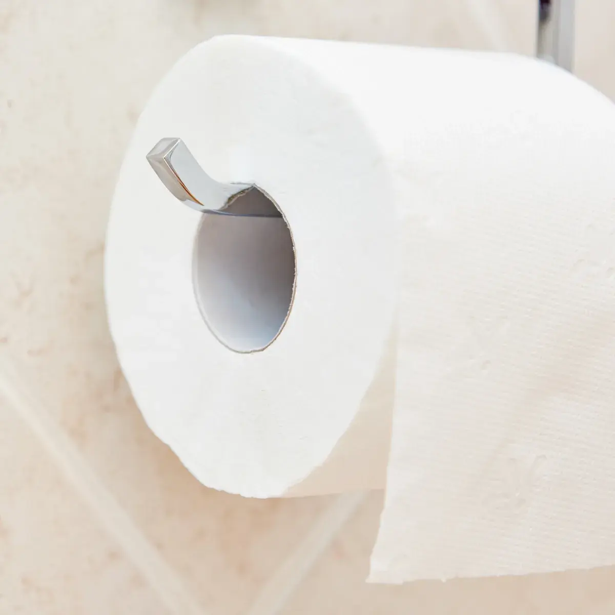 How to hang toilet paper correctly