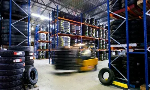 Brandschutz-im-Reifenlager-Herausforderungen-S-c