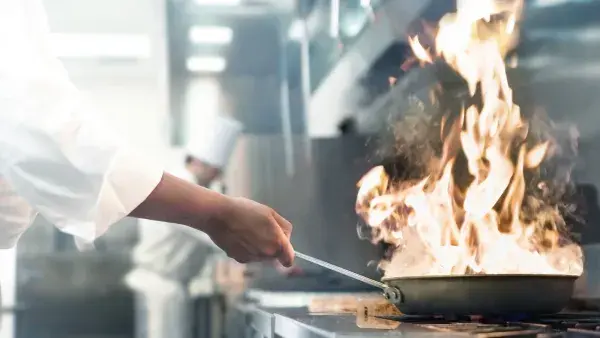 Fettbrand löschen - Brandschutz Küche