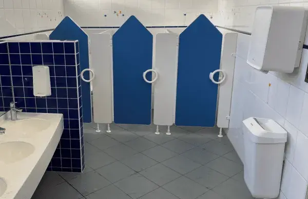 Waschraum der Kindertagesstätte Melanchthon, der mit CWS PureLine ausgestattet ist.