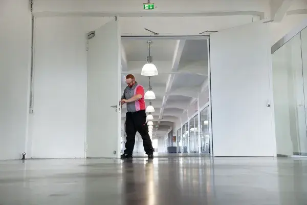 Wer darf Brandschutztüren prüfen-CWS Fire Safety ist Ihr Experte